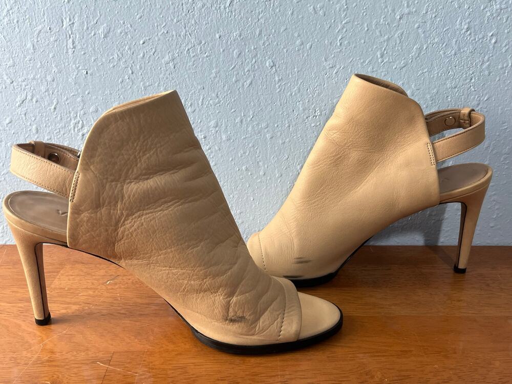 Vince Leather Peep Toe Slingback Heels Size 9.5 Nude Italy Minimalist Flaw